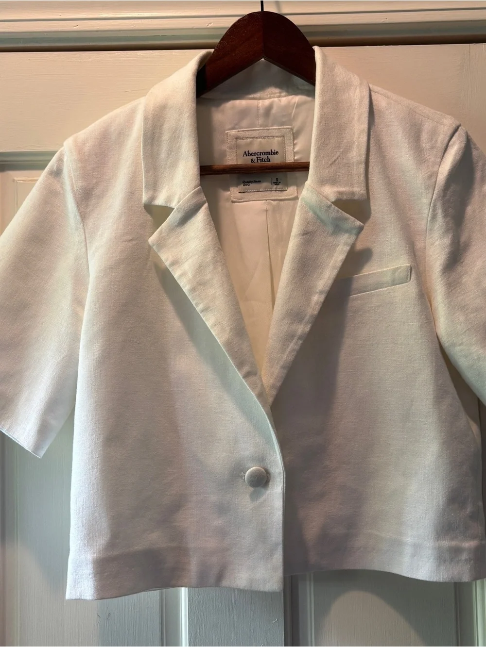 Abercrombie & Fitch White Linen Short-Sleeve Cropped Blazer